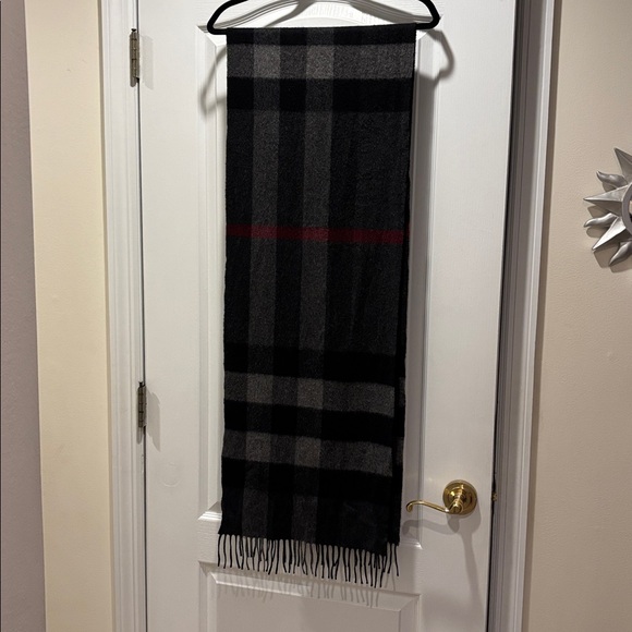 Burberry London England Black Gray Red Check 100% Cashmere Scotland Scarf - Picture 8 of 11